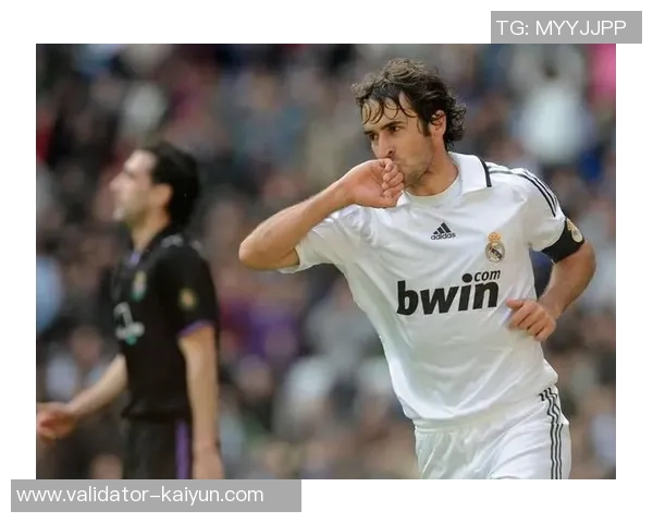 足球明星的魅力与成就简析让我们一起走近他们的传奇人生